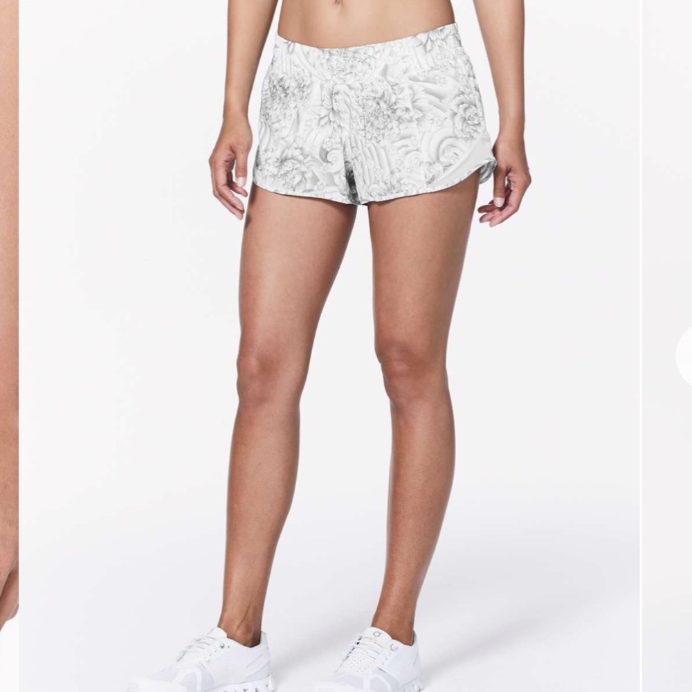Lululemon Hotty Hot Short II *2.5"